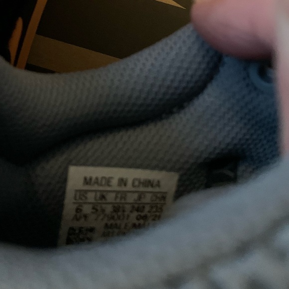 ❌SOLD❌Yeezy Boost 700 Wash Orange - SZ 6M/7-7.5W - Picture 4 of 7